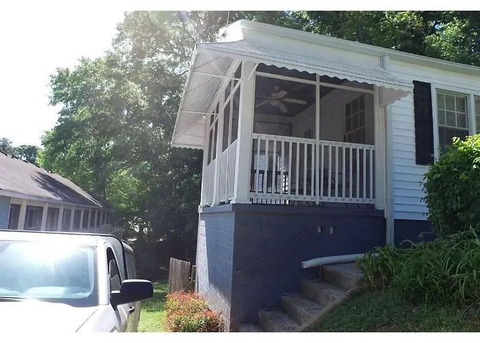 Entire Comfy Home Near Atl Airport -Two Bedrooms