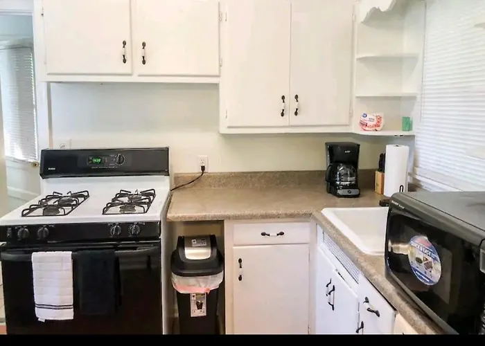 Entire Comfy Home Near Atl Airport -Two Bedrooms